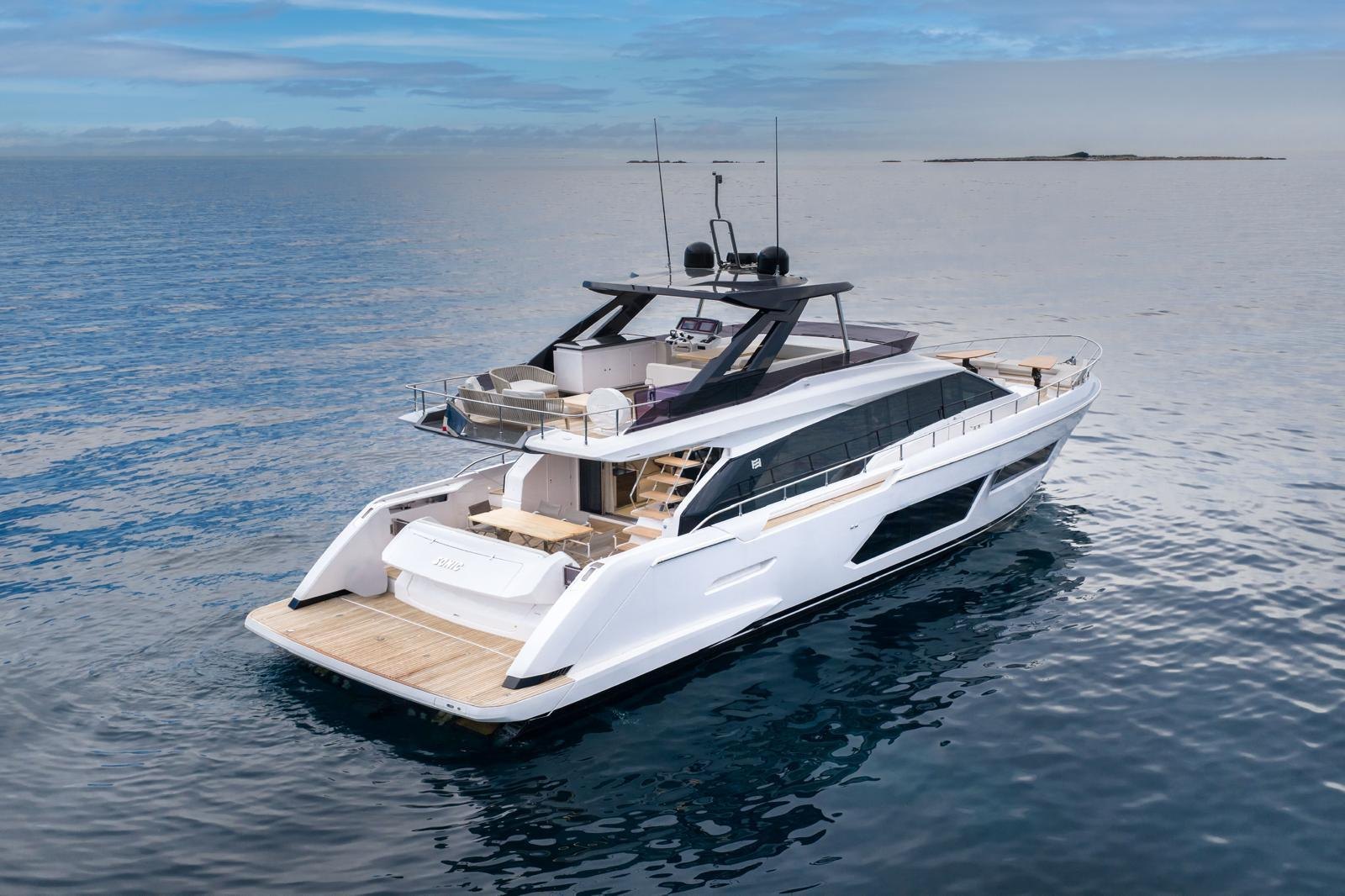 Yacht SONIC Ferretti 20 m avec équipage